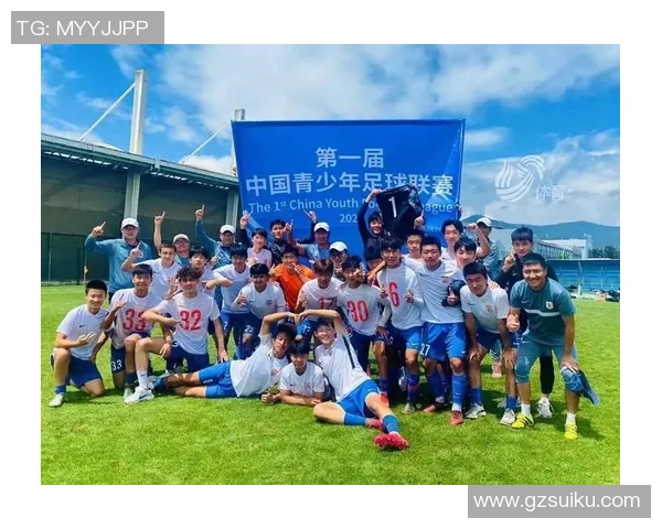 成都足球队荣登足球团队协作排行榜第九名展现团队精神与实力 成都足球队荣登足球团队协作排行榜第九名展现团队精神与实力