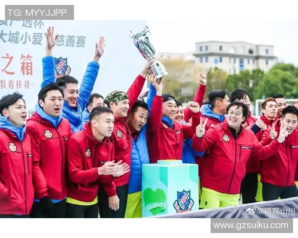 定制足球明星签名服装让你与偶像零距离接触尽享球迷专属体验